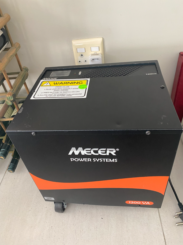 Mecer Inverter,1200VA/720 W including 1 x 100AH Deep Cycle Battery