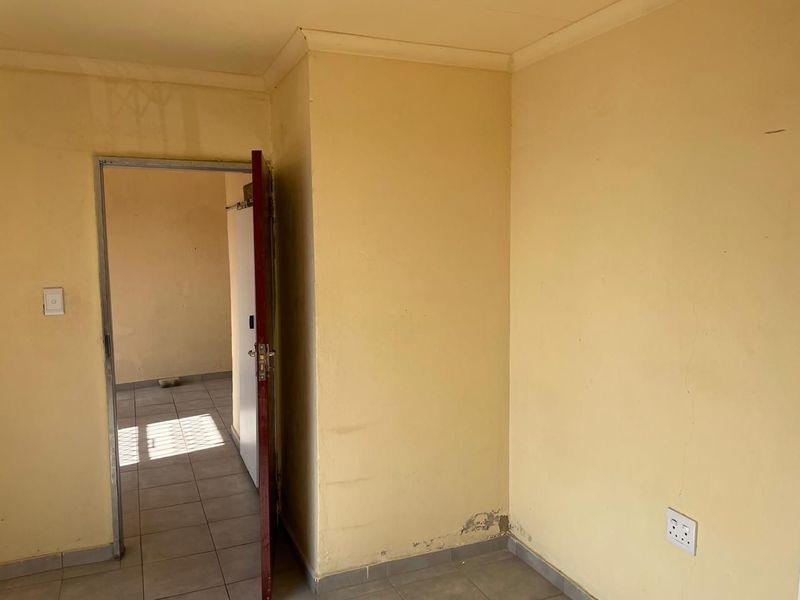 Family unit available in klipfontein view x1