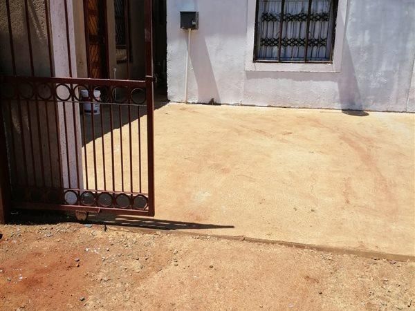 House for Sale in Soshanguve East, Soshanguve