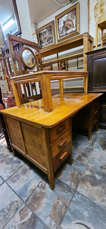 Oak 6-drawer Desk