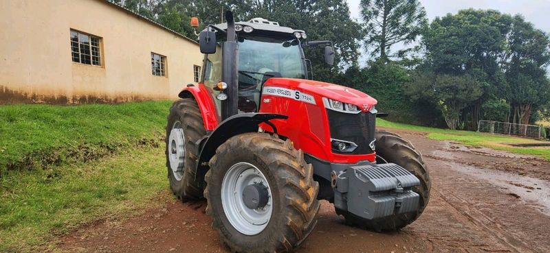 2022 Massey Ferguson 7724S Tractor