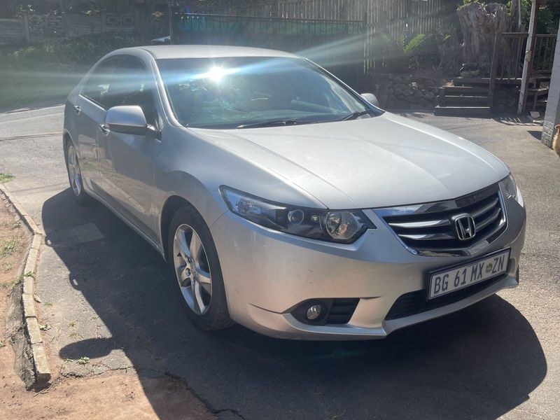 All round excellent condition beautiful 2012 honda accord 2.0 executive ( manual)