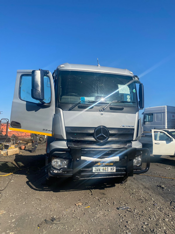 Great sale for Mercedes Benz Actros Truck 33.45