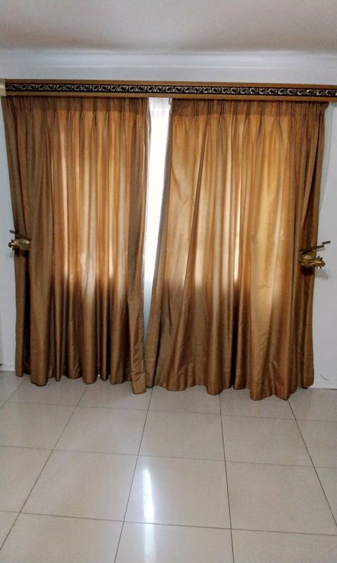 Curtain to fit window or patio door 1800mm(w) x 2100 mm(h)