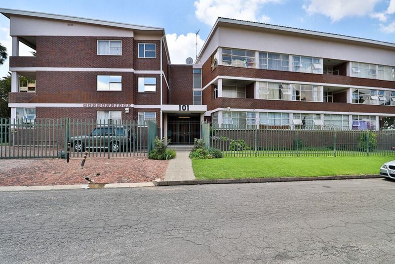 2 Bedroom townhouse-villa in Eastleigh For Sale