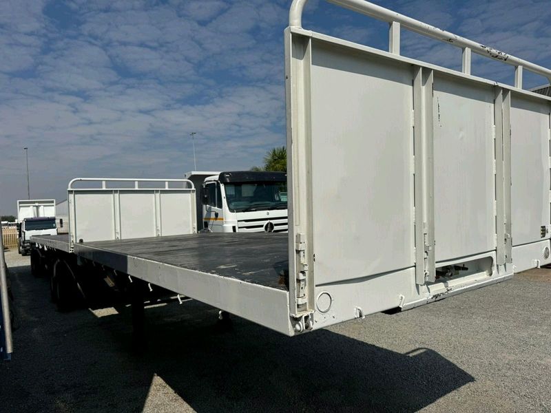 PULL FLAT DECK TRAILER WITH SMILE.
