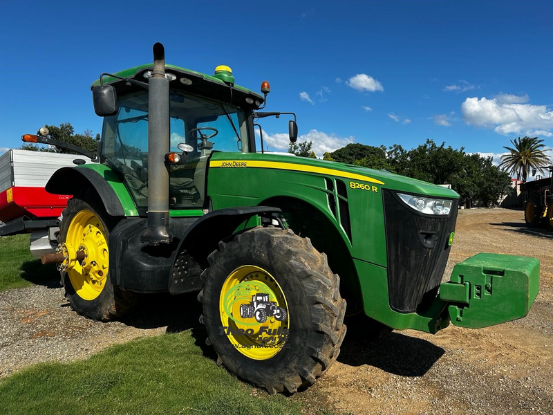 2014 John Deere 8260R