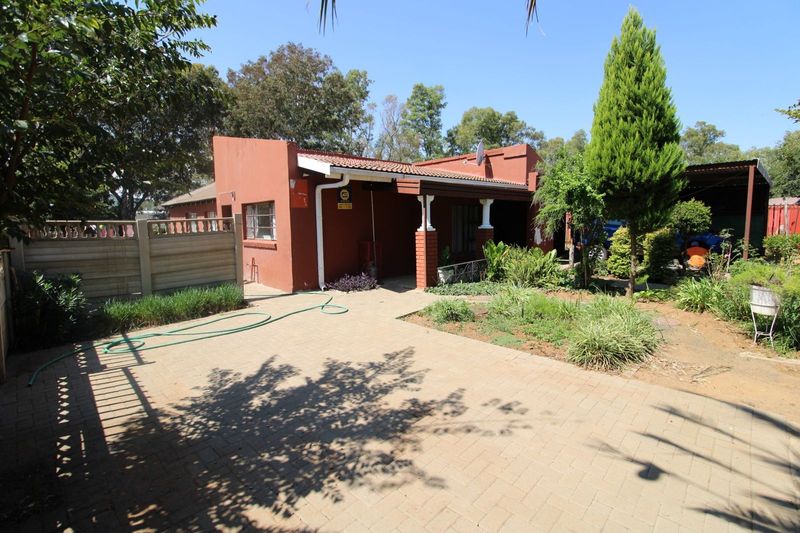 3 BEDROOM HOUSE FOR SALE IN EHRLICH PARK