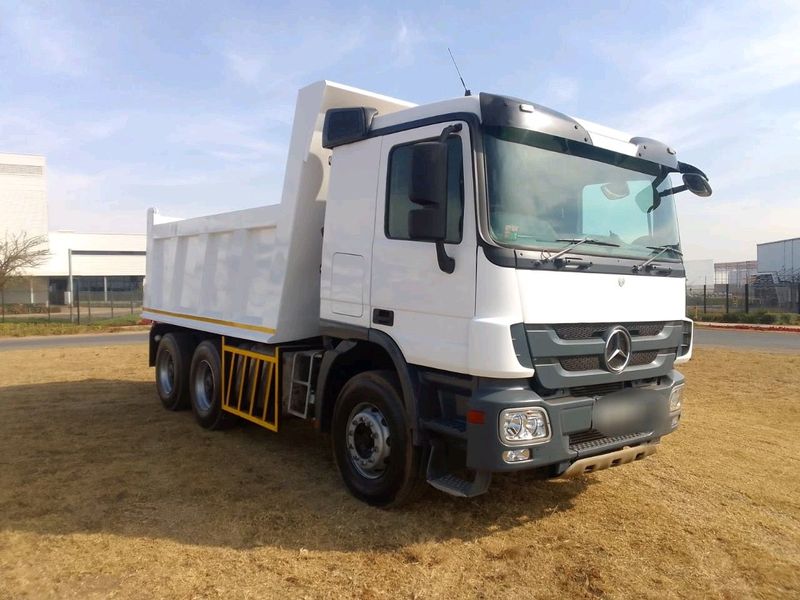 STRONG AND DURABLE MERCEDES BENZ TIPPER.