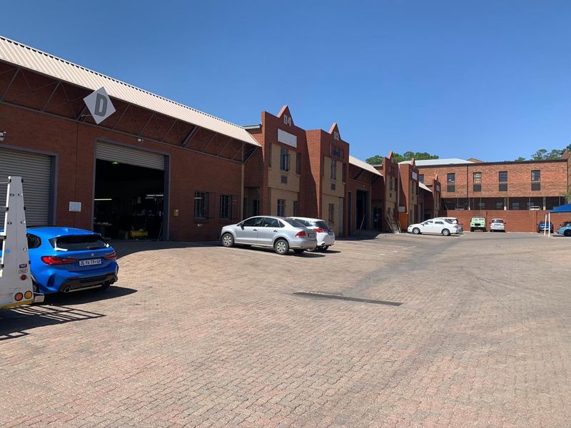 Mini industrial unit for rent / for sale in Strijdom Park