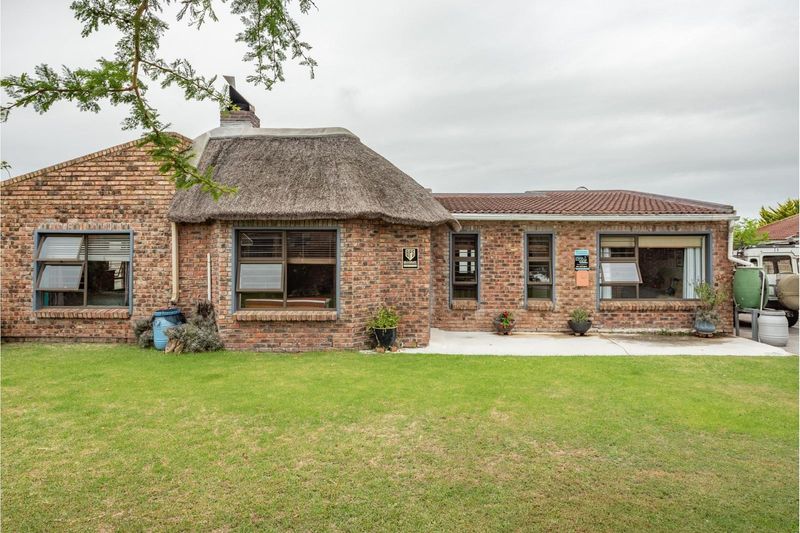 LOVELY FAMILY HOME WITH AMPLE  PRACTICAL LIVING SPACE