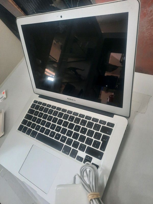 MacBook Air 13inch early 2014 model for R4000