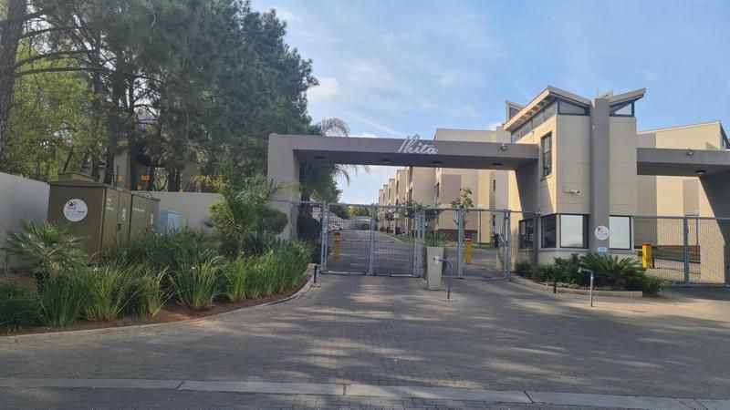 Beautiful and Spacious 1 Bed Apartment in Beverley, Sandton
