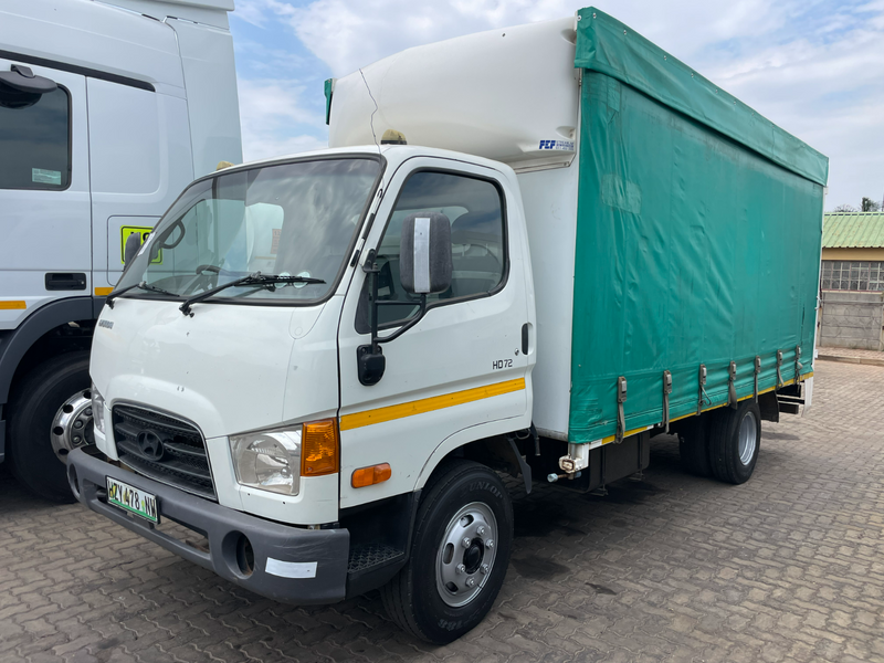 2013 Hyundai HD72 with tautliner body