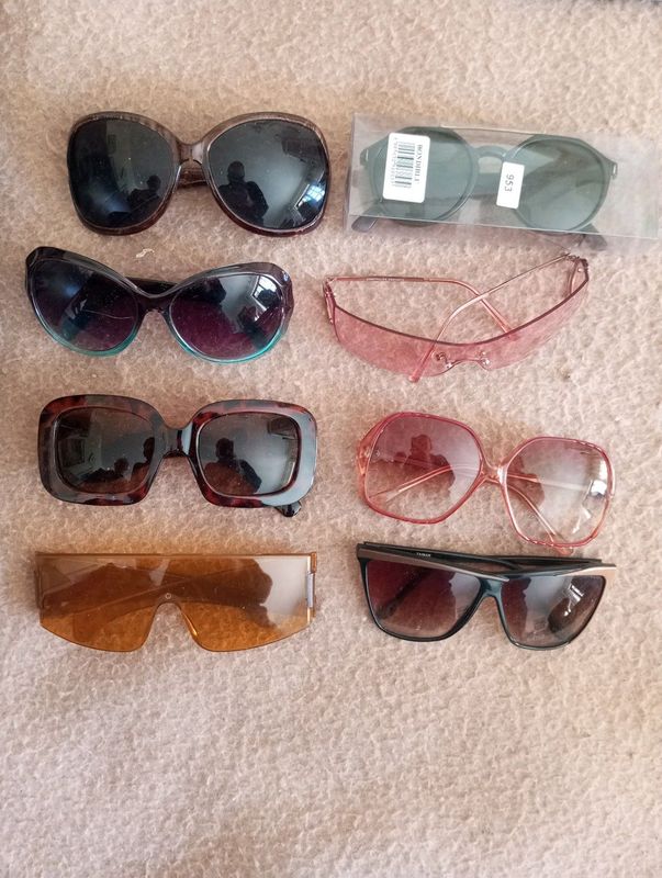 8 pairs of ladies fashionable sunglasses, as new R180 for all the pairs bargain price