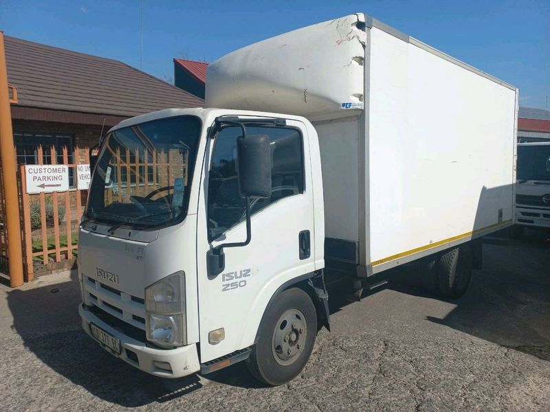 Price Dropped&gt;&gt;&gt;2016 Isuzu NMR250 AMT 2.5Ton Volume