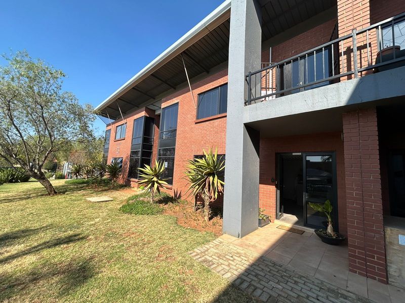 Willowbrook Office Park | Prime Office Space to Let in Ruimsig Ext. 27, Roodepoort