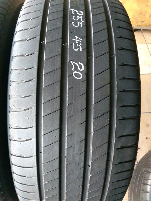 2x 255/45/20 normal Michelins Tyres 85%tread excellent condition