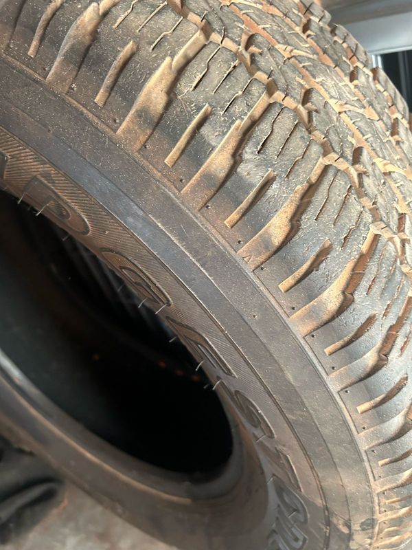 Bridgestone tyre with Hilux rim 17”