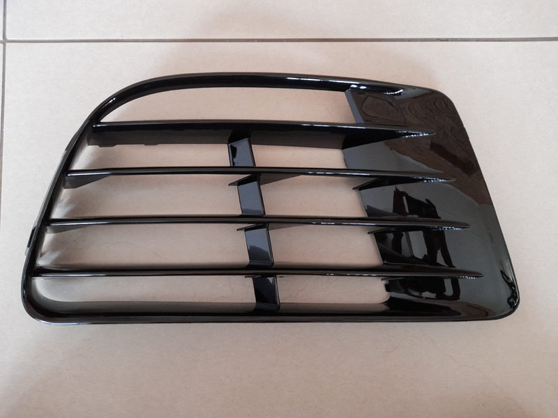 VW GOLF 6 R LINE FRONT BUMPERS SIDE GRILLES FORSALE R795 EACH.