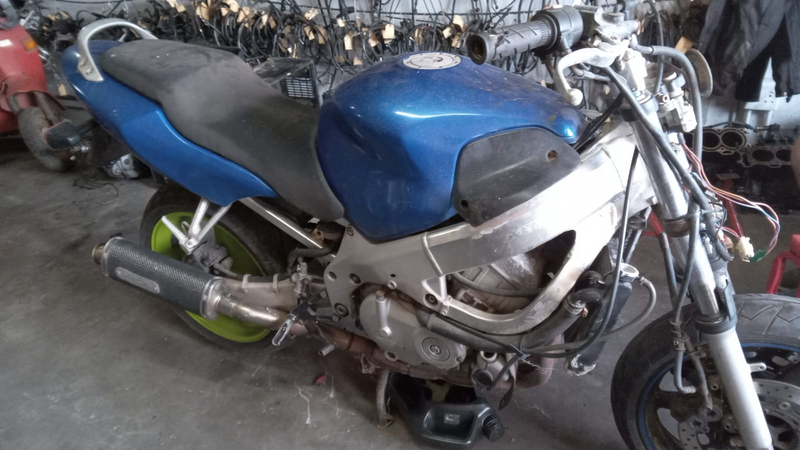 CBR600 K4 2000 MODEL STRIPPING FOR PARTS