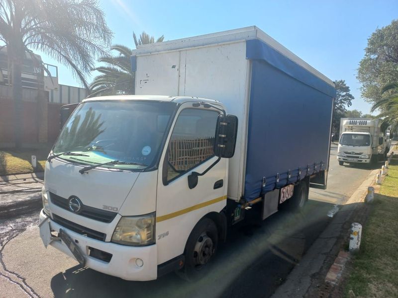 Price Dropped&gt;&gt;&gt;2015 Hino 714 3.5Ton Tautliner with Dropside &amp; TailLift