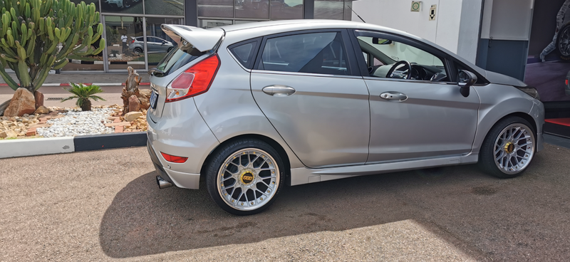2015 Ford Fiesta Hatchback non runner car overheated selling as is.