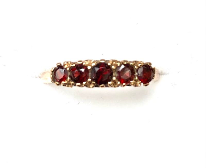 Vintage Garnet Ring set in 9ct Gold