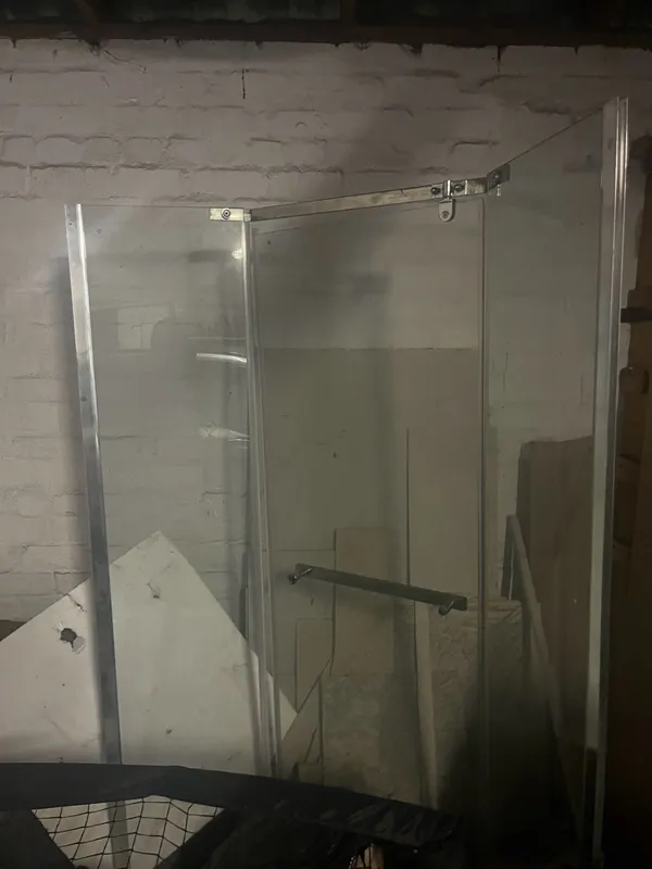 Shower screen