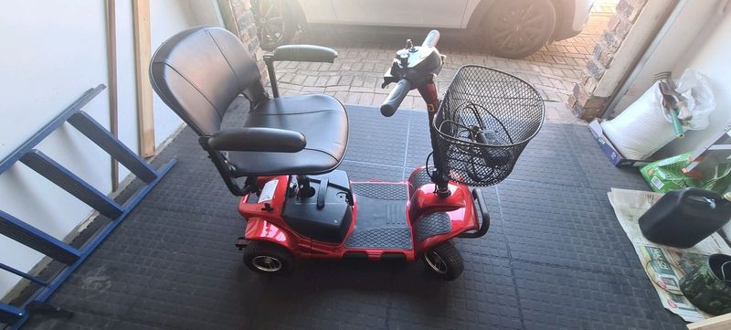 Motorized electric scooter/mobility scooter for sale (like new)
