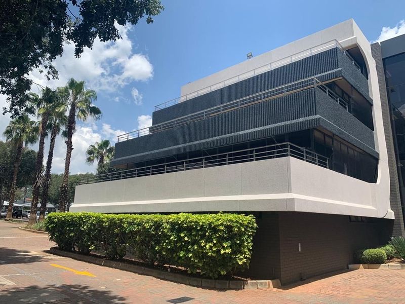 121m² Commercial To Let in Cresta at R99.00 per m²