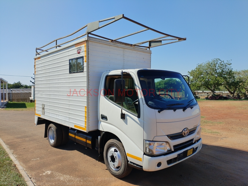 2020 - TOYOTA DYNA 150 WITH RAPID BOX BODY AND LABOUR CARRIER