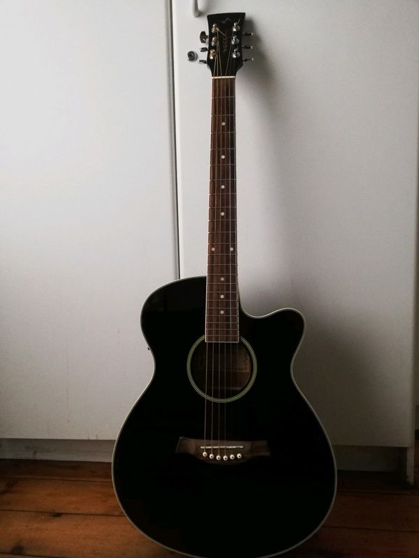 Acoustic Electric Guitar For Sale in East London Eastern Cape