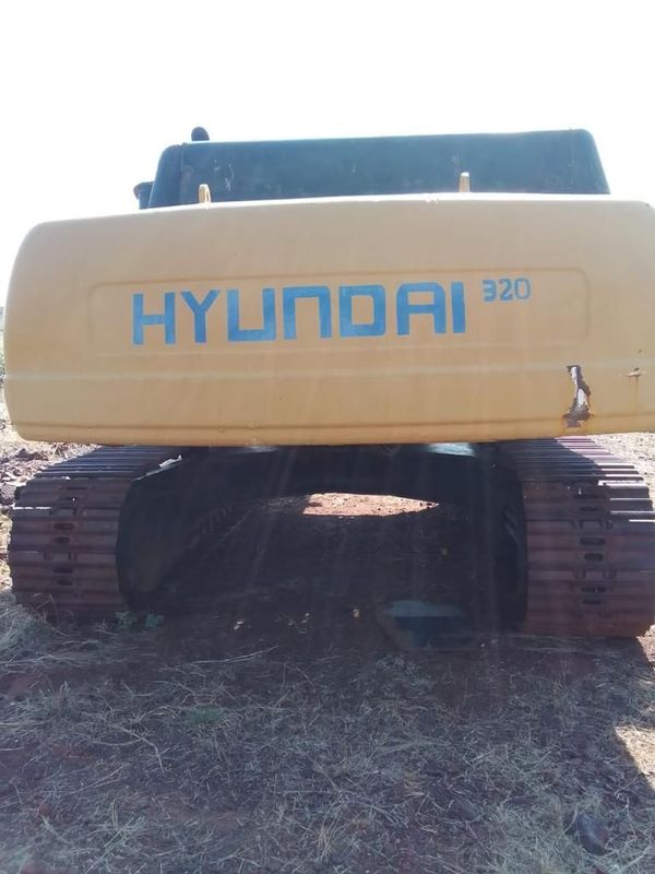 Hyundai 320LC 2001 excavator for sale