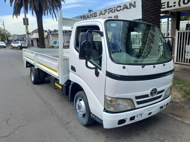 Toyota dyna 4093 dropside in a great condition for sale at an affordable amount