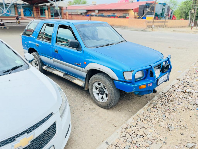 1999 Isuzu Frontier SUV 320 V6 4x4 LX