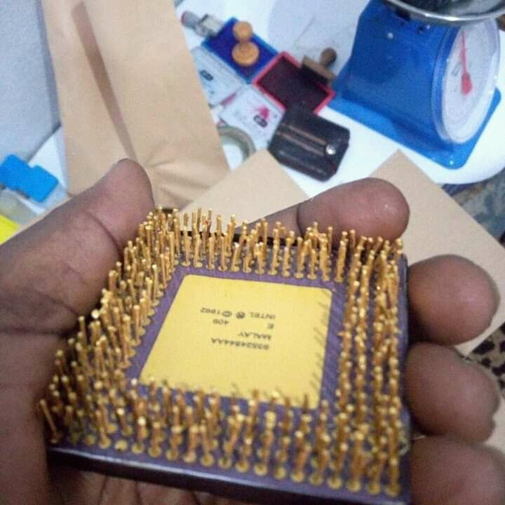Intel Pentium Pro Gold Ceramic Processor Chip,Intel Pentium Pro Gold Ceramic Processor Chip