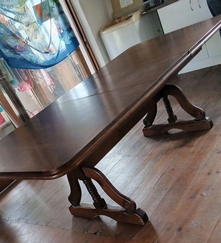 Solid wood extendable 10 seater table R2500 (whatsapp 0787108236)