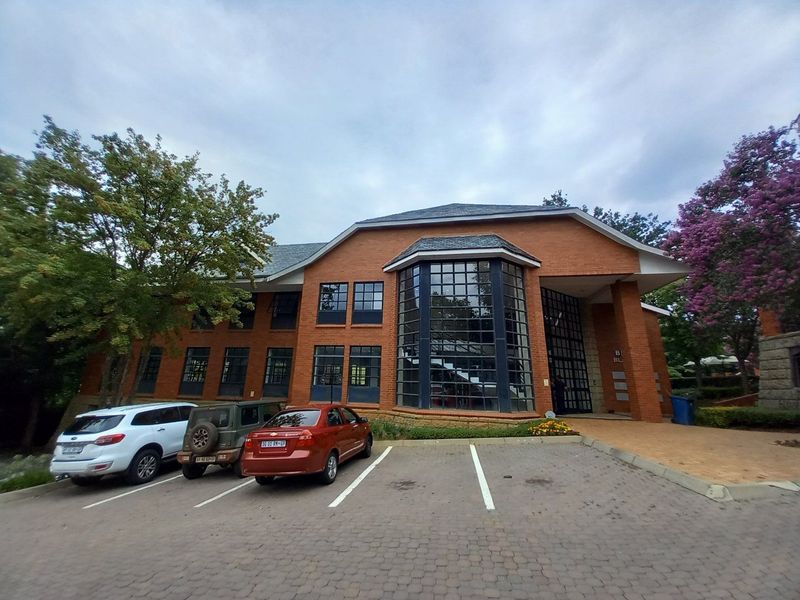 113 sqm Office To Let in Bryanston