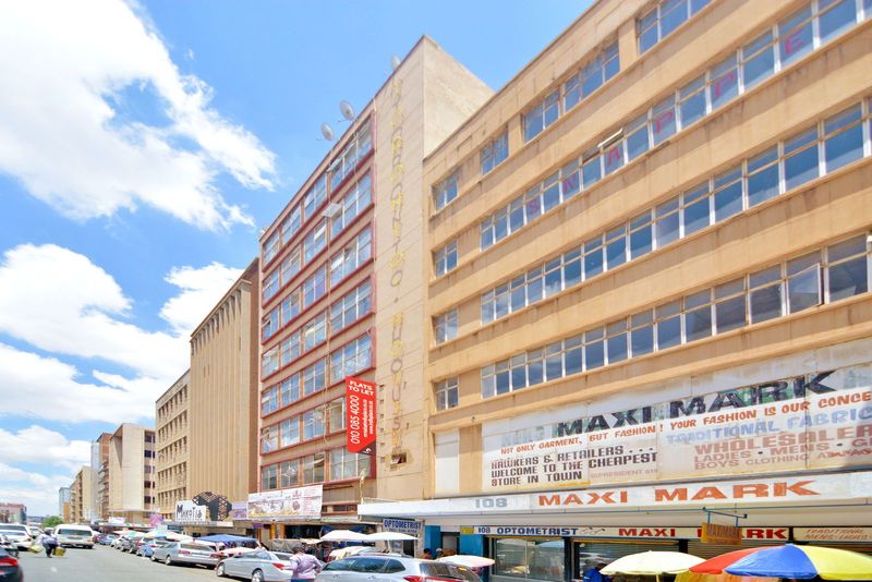 SPACIOUS 1 BEDROOM, 1 BATH APARTMENT TO RENT IN THE INNER-CITY OF JOHANNESBURG!!!