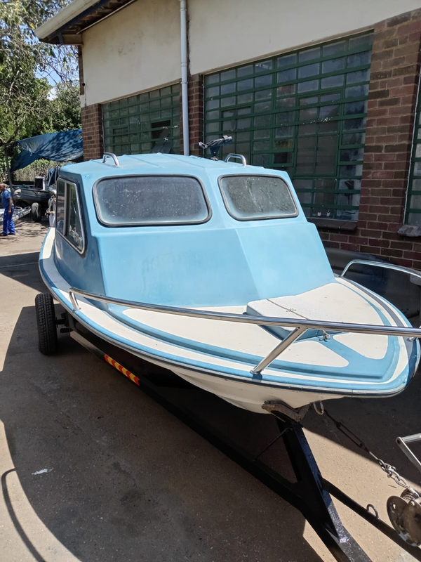 Toriador 4,7m Cabin on trailer with Sail 40 outboard