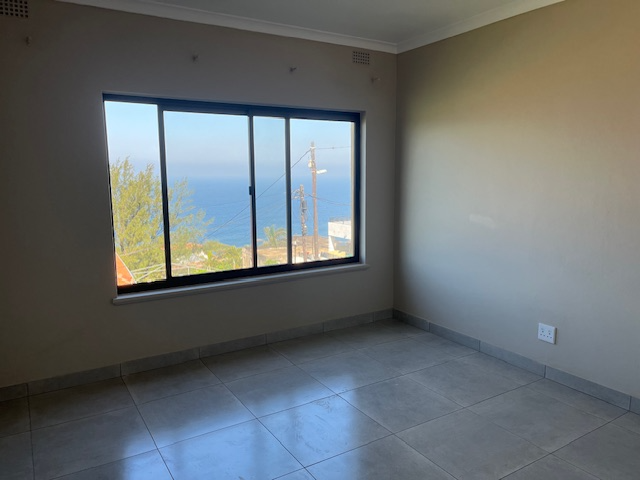 2 bedroom flat to rent. Modern newly renovated. Gas stove &amp; geyser. Fantastic sea views.