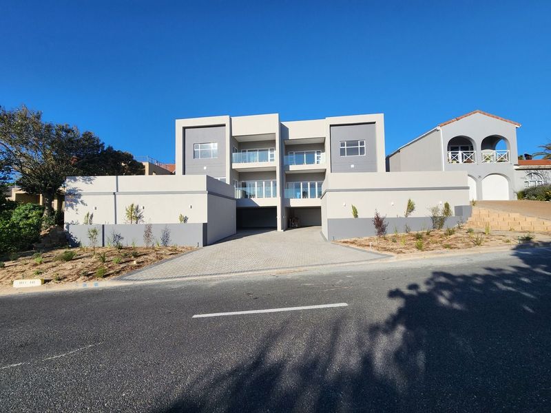 Exquisite New Luxury Home in Flamingo Vlei