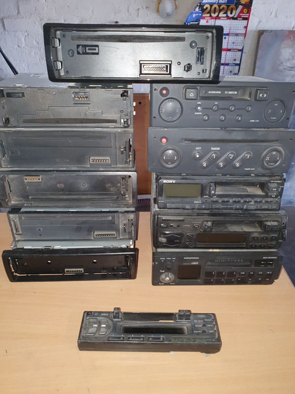 Car radio &amp; cd players&#43;&#61; 20 diff. Makes R200  for the lot