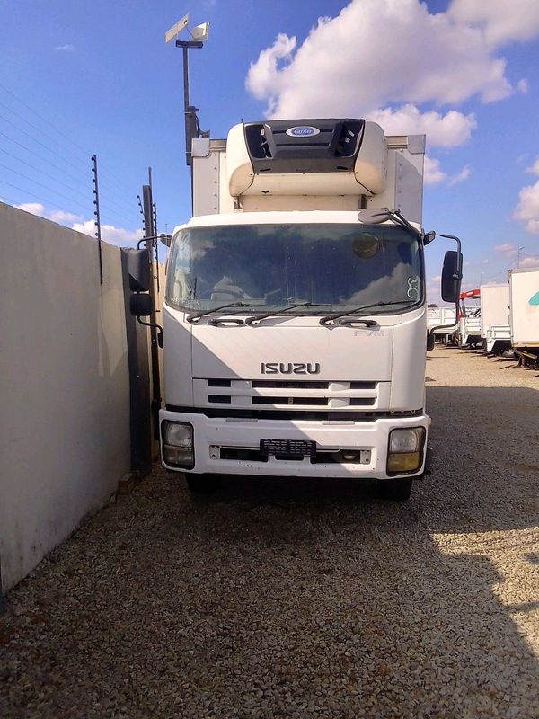 Isuzu 12 tonne truck with easycool fridge.