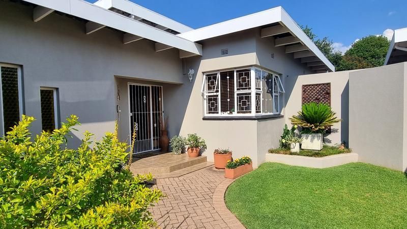 Well maintained family house with 2-bedroom “granny flat” for sale
