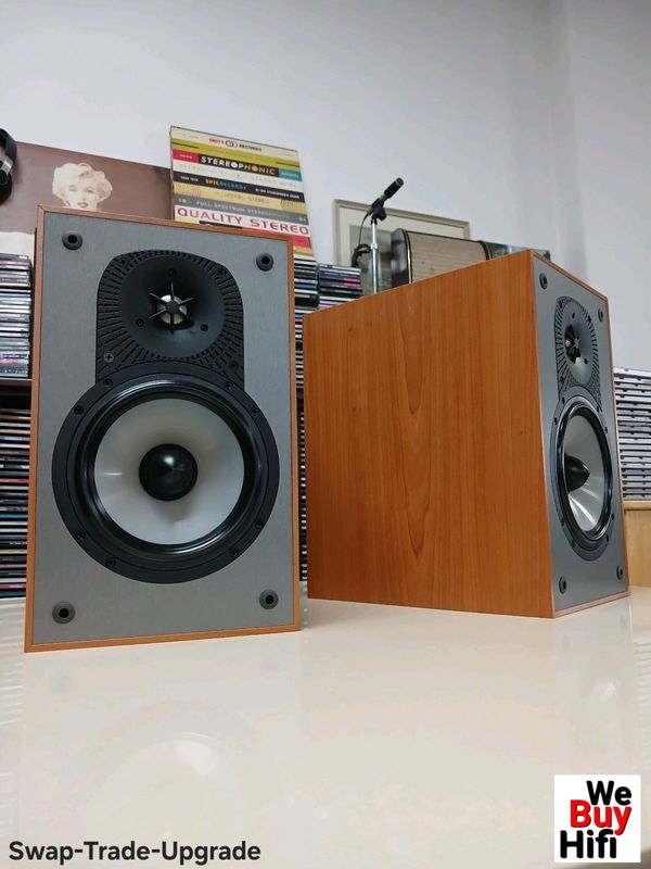 LIKE NEW! Paradigm Mini Monitor v.4 Loudspeakers - 3 MONTHS WARRANTY (WeBuyHifi)