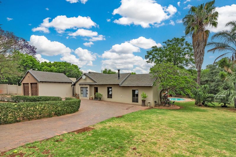 Spacious  Family Home  on a large stand in Fourways Sandton