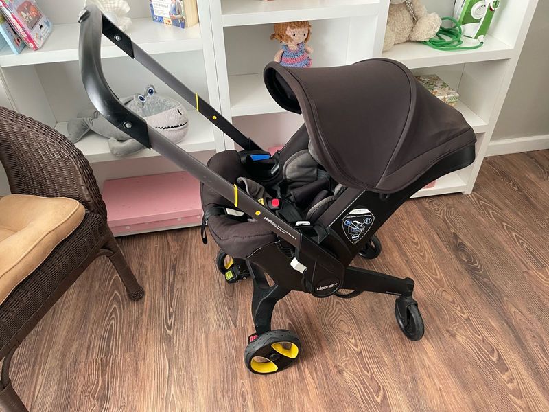 Doona Car Seat (Genuine) with accessories