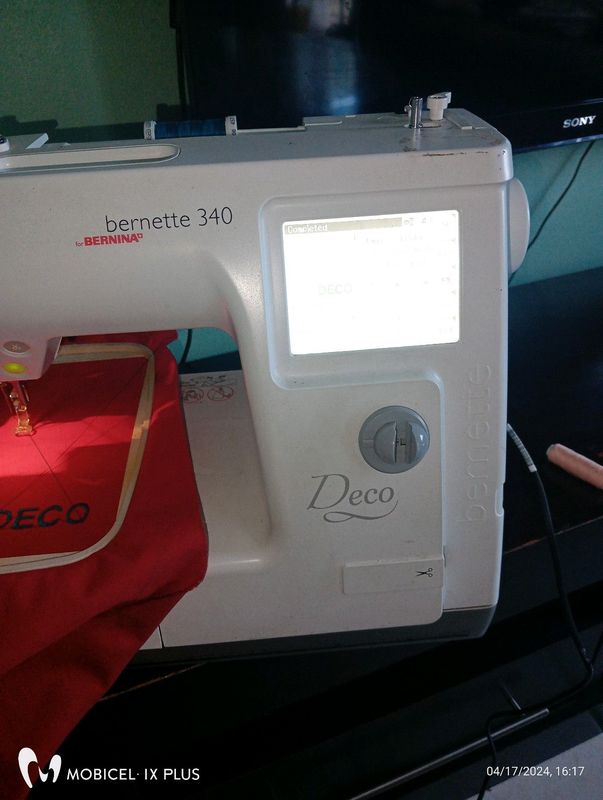 Bernina bernette deco 340 embroidery machine for sale r6500 u s b compactible only worked 190 hours
